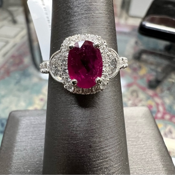 18k White Gold Diamond & Ruby Ring - Picture 2 of 9